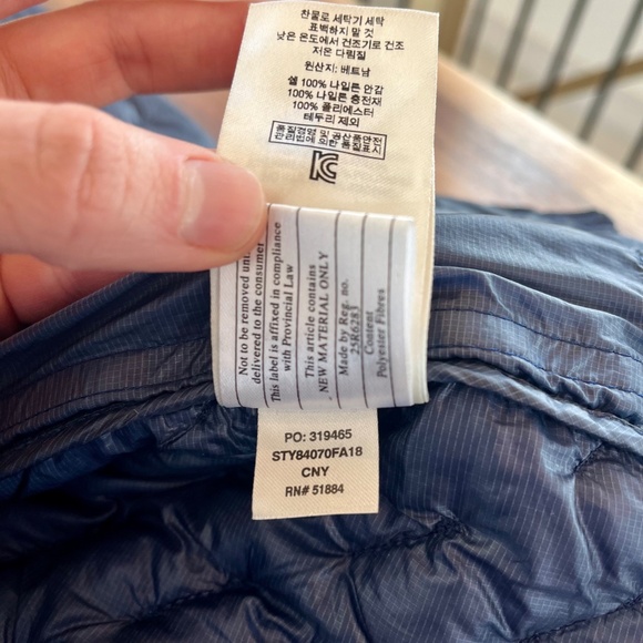 Patagonia W's Micro Puff Jacket, Medium, Classic Navy (CNY) - Picture 6 of 6